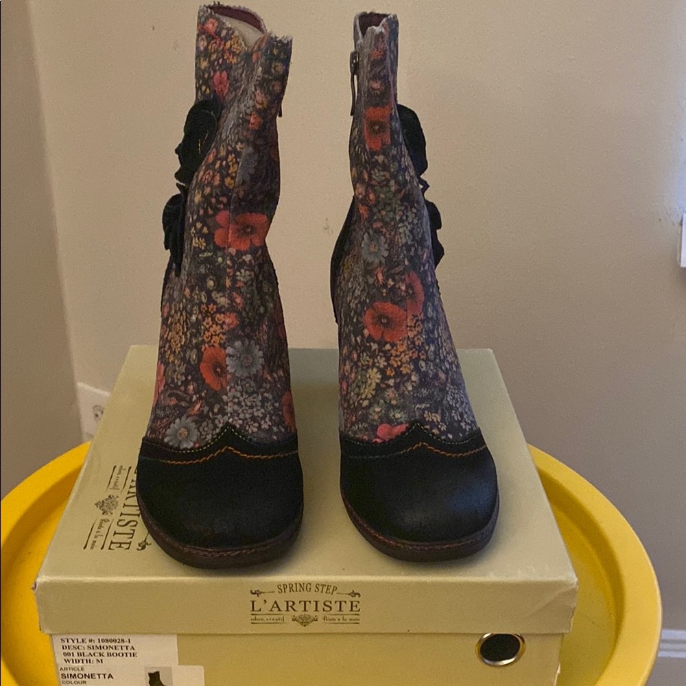 🌺Spring Step L’ARTISTE Women's Leather Floral Black Simonetta Boots, Size 42